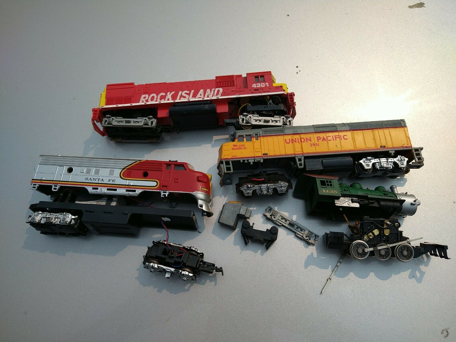 Lot Of 4 Life-like Electric Toy Locomotives (not Working)
